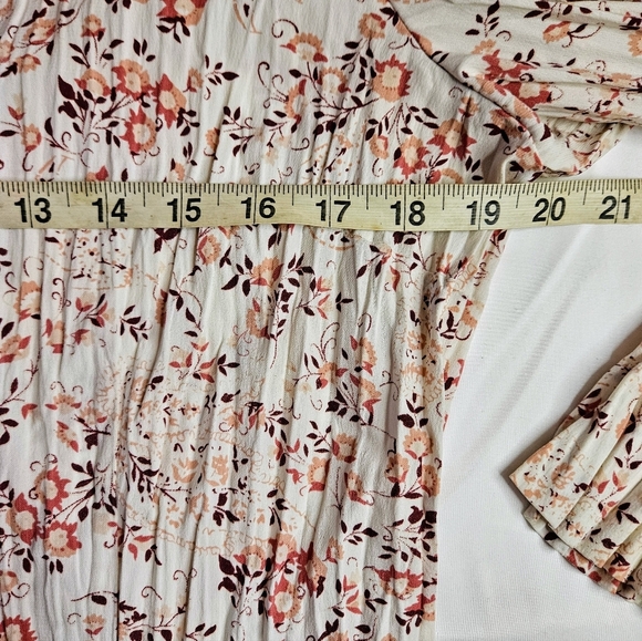 Como Womens Red And Pink Floral Pleated Button Up Collared Blouse Size Medium - Picture 7 of 10